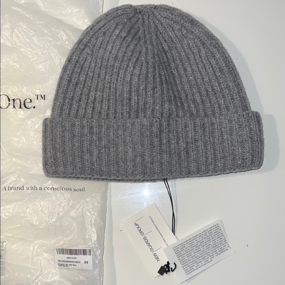 There was one Rib Beanie Light Grey - OS